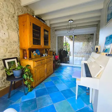 Maison De 12 Personnes * Champniers (Charente)