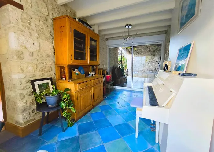 Maison De 12 Personnes * Champniers (Charente)