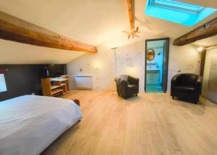 Maison De 12 Personnes * Champniers (Charente)